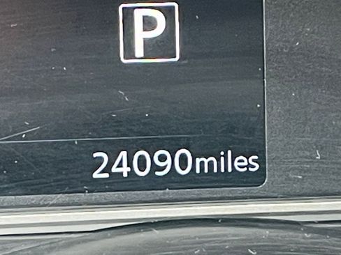 Used 2025 Nissan Versa SV FWD image 39