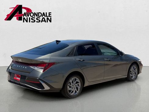 Used 2024 Hyundai Elantra SEL FWD image 6