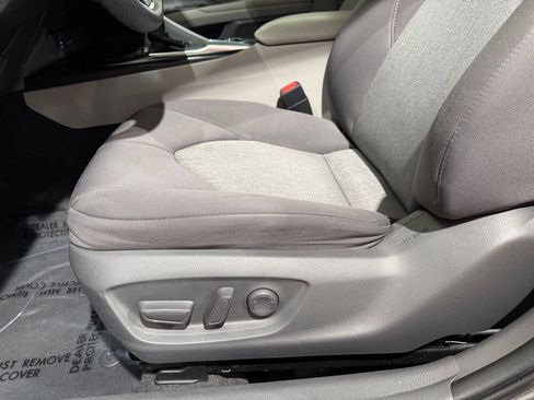 Used 2018 Toyota Camry LE w/ Convenience Package FWD image 13