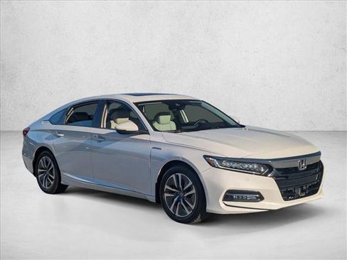 Used 2020 Honda Accord Touring image 3