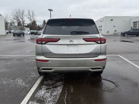 Used 2024 Mitsubishi Outlander AWD image 8
