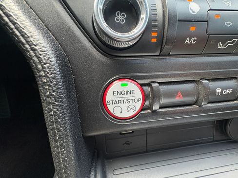 Used 2015 Ford Mustang Coupe RWD image 27