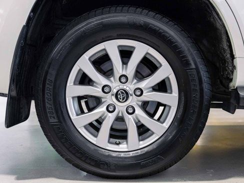Used 2018 Toyota Land Cruiser image 38