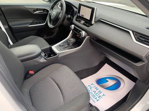 Used 2025 Toyota RAV4 XLE image 18