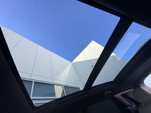 Used 2017 Cadillac XT5 Luxury w/ Driver Awareness Package image 28