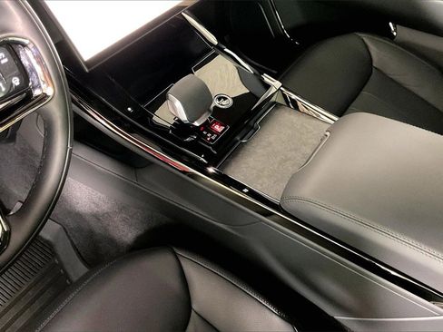 Used 2025 Land Rover Range Rover Sport Dynamic SE image 17