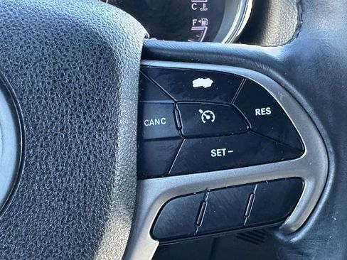 Used 2018 Jeep Grand Cherokee Laredo image 29