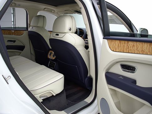 Certified 2023 Bentley Bentayga AWD/4WD image 44