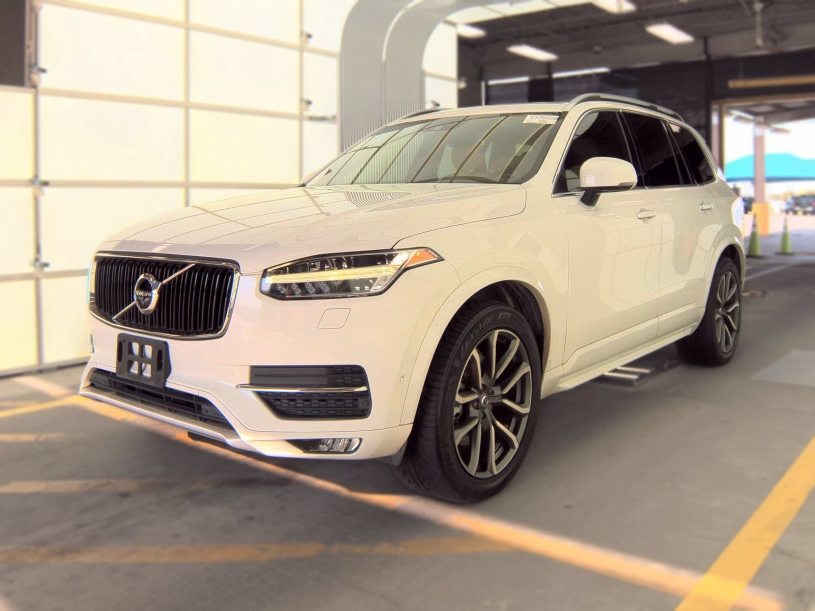 Used 2018 Volvo XC90 T6 Momentum w/ Convenience Package AWD/4WD image 2