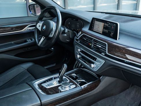 Used 2021 BMW 740i w/ M Sport Package image 24