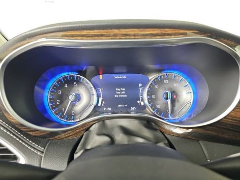 Certified 2024 Chrysler Pacifica Limited image 17