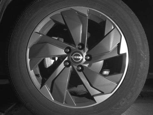 Used 2025 Nissan Rogue SV image 12