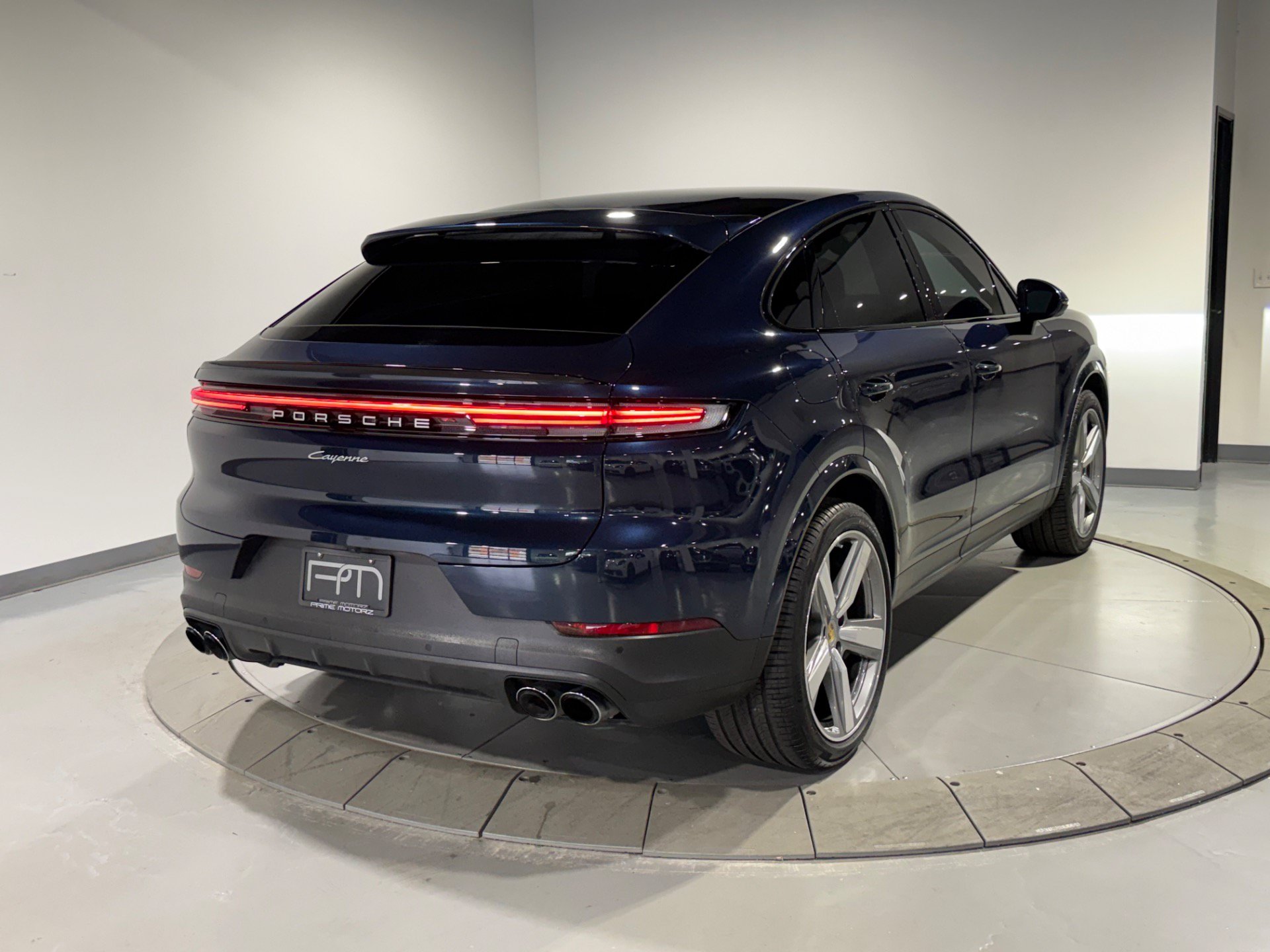Used 2024 Porsche Cayenne Coupe AWD/4WD image 10