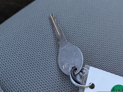 Used 2016 Nissan Frontier S image 25