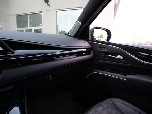 Used 2023 Cadillac Escalade ESV V w/ LPO, ONYX Package AWD/4WD image 42
