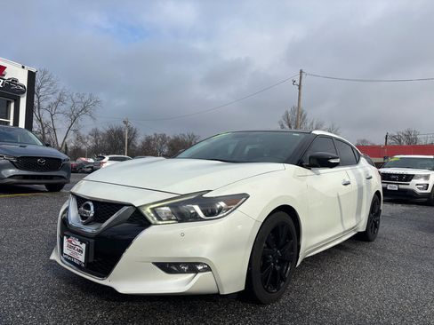 Used 2017 Nissan Maxima Platinum image 3
