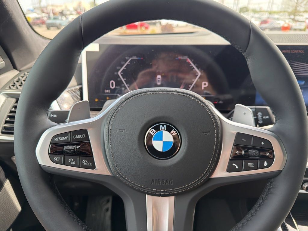 New 2026 BMW X7 xDrive40i w/ M Sport Package AWD/4WD image 17