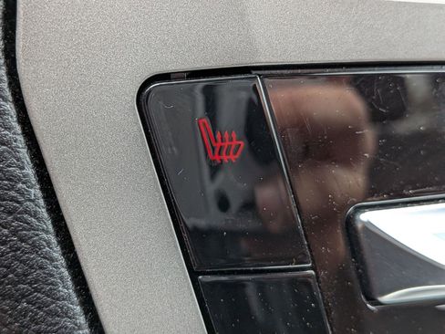 Used 2023 Ford Explorer XLT image 27