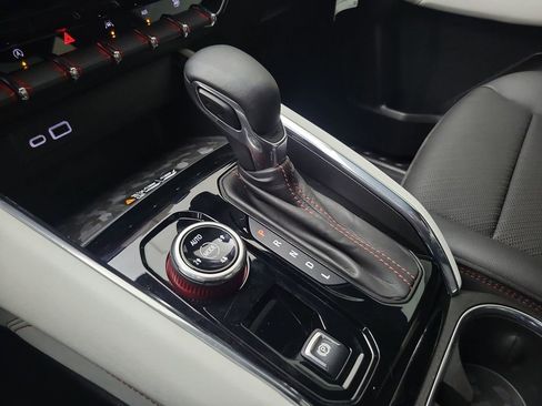 Used 2024 GMC Canyon AT4X w/ AT4X AEV Edition image 27