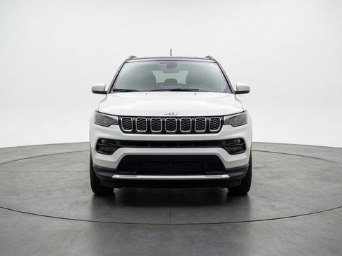 Used 2025 Jeep Compass Limited AWD/4WD image 2