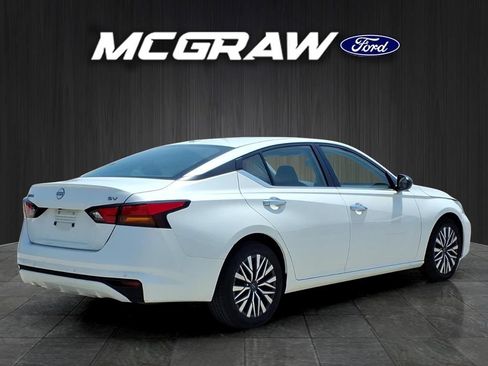 Used 2024 Nissan Altima 2.5 SV FWD image 5