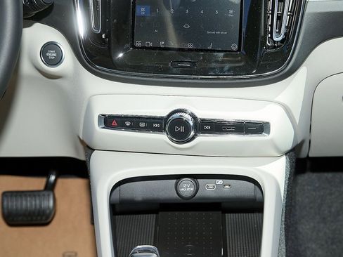 New 2025 Volvo XC40 B5 Plus w/ Protection Package Premier image 26