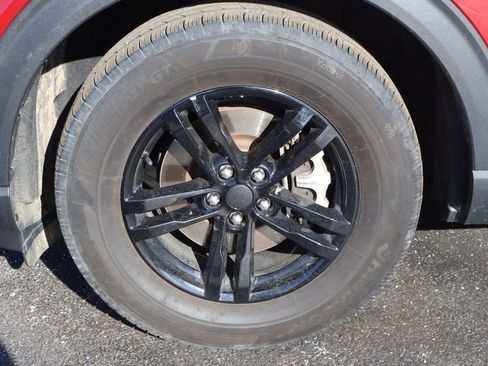 Used 2023 Ford Explorer XLT image 11