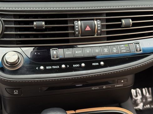 Used 2021 Lexus LS 500 w/ Accessory Package (Z2) image 17