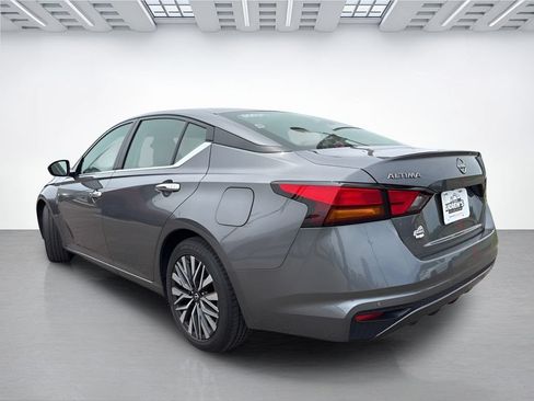 Used 2025 Nissan Altima 2.5 SV FWD image 5