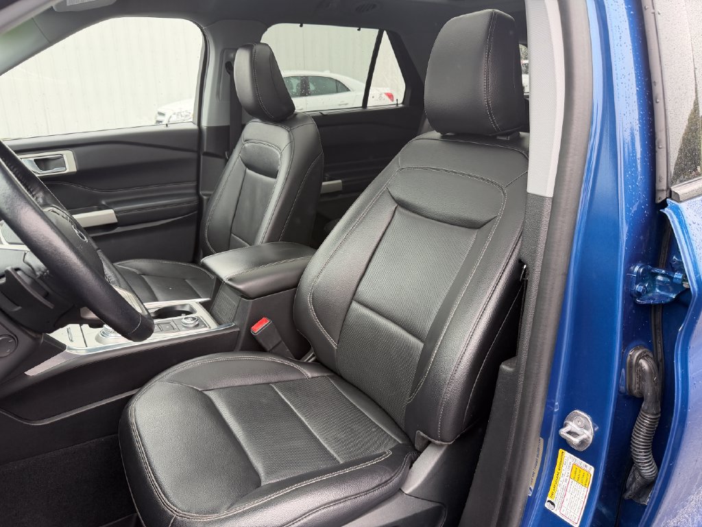 Used 2021 Ford Explorer Limited w/ Equipment Group 301A AWD/4WD image 23