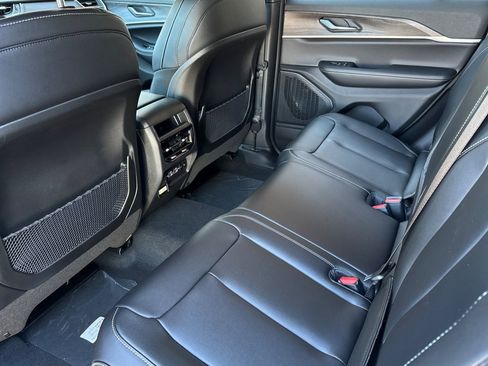 New 2025 Jeep Grand Cherokee Limited w/ Black Appearance Package AWD/4WD image 11