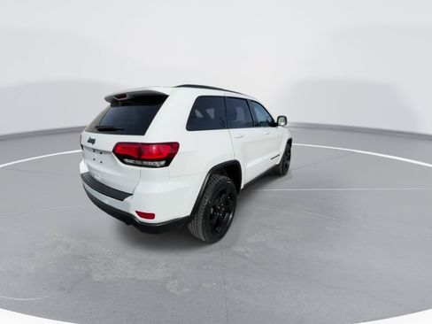 Used 2020 Jeep Grand Cherokee Laredo AWD/4WD image 19