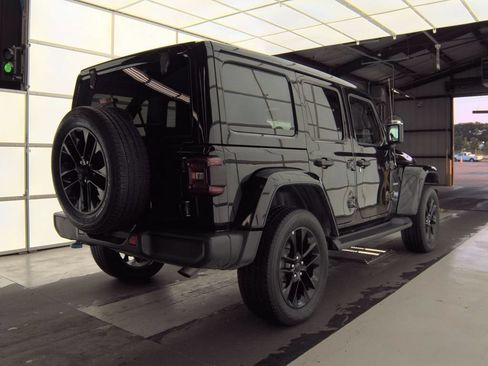 Used 2022 Jeep Wrangler Unlimited Sahara AWD/4WD image 2