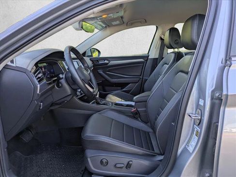 Used 2023 Volkswagen Jetta SE image 15