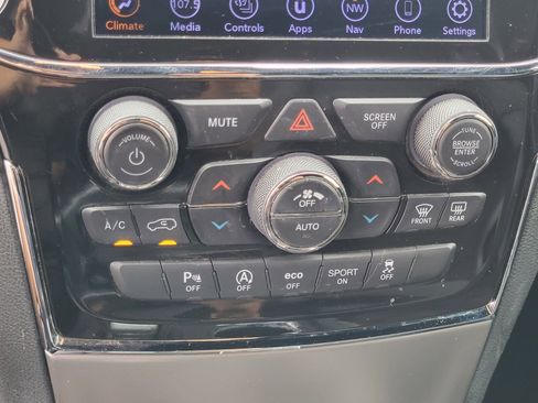 Used 2021 Jeep Grand Cherokee Laredo X RWD image 22