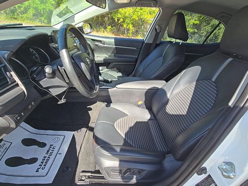 Used 2023 Toyota Camry SE FWD image 7