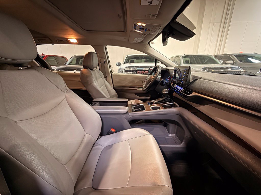 Used 2022 Toyota Sienna XLE FWD image 33