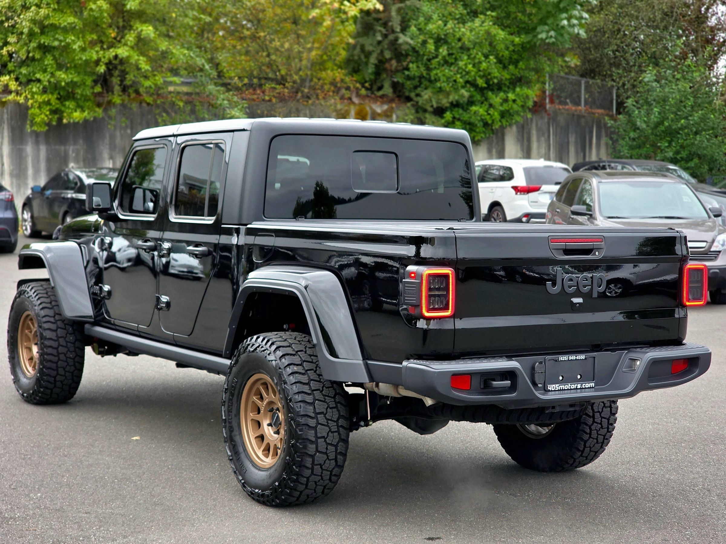 Used 2025 Jeep Gladiator Sport AWD/4WD image 11