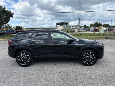Used 2025 Chevrolet Trax RS w/ Driver Confidence Package FWD image 4