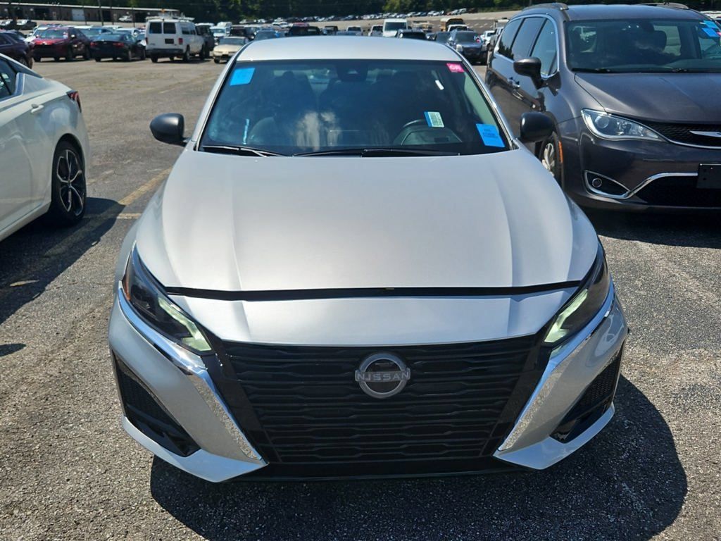 Used 2025 Nissan Altima 2.5 SV FWD image 4