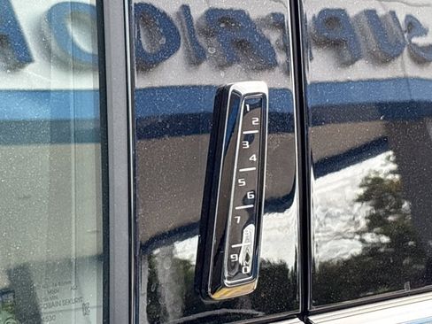 Used 2025 Chevrolet Suburban LT AWD/4WD image 15