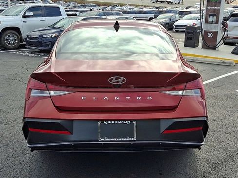 Certified 2024 Hyundai Elantra SEL w/ Convenience Package image 5