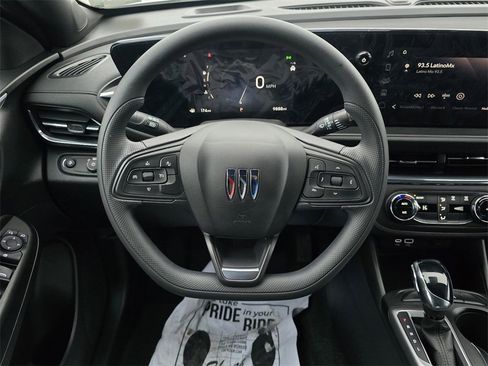 Certified 2025 Buick Envista Preferred image 25