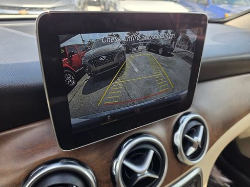 Used 2019 Mercedes-Benz GLA 250 w/ Premium Package image 34