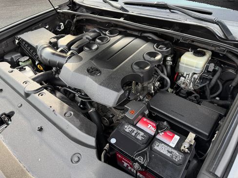 Used 2016 Toyota 4Runner Limited image 41