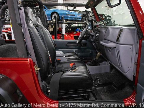 Used 1998 Jeep Wrangler SE image 39