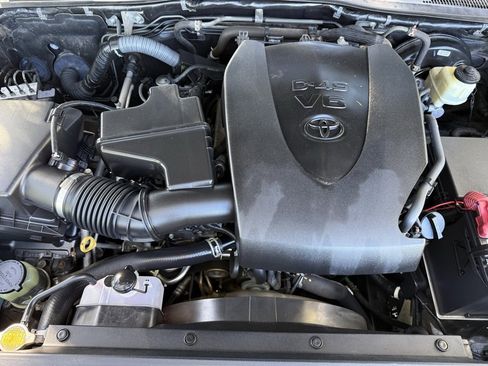 Used 2016 Toyota Tacoma TRD Sport image 23