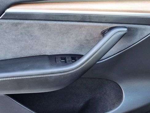 Used 2023 Tesla Model Y Long Range image 27