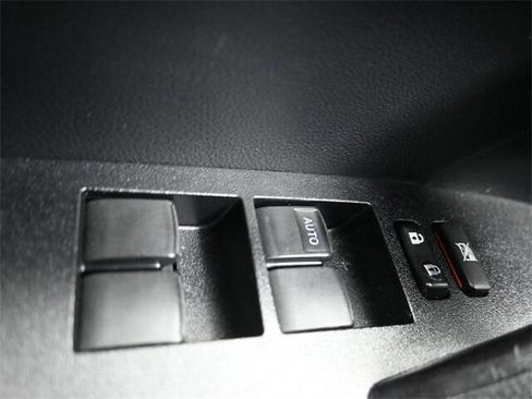 Used 2016 Toyota Corolla S image 32