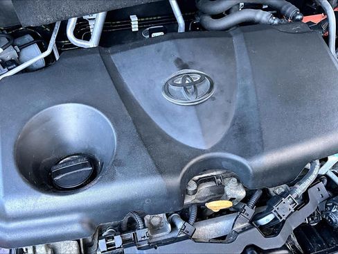 Used 2022 Toyota Highlander XLE AWD/4WD image 30